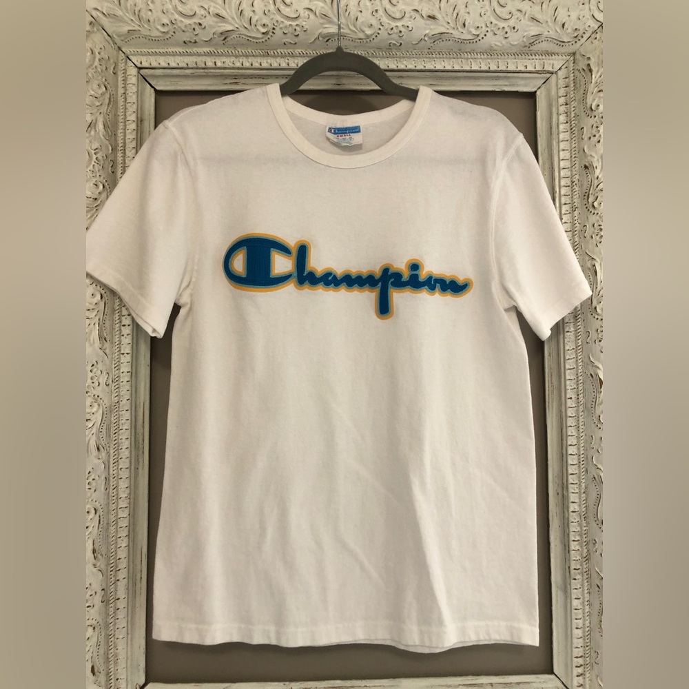 Vintage Champion T-shirt. Size small. ❣️